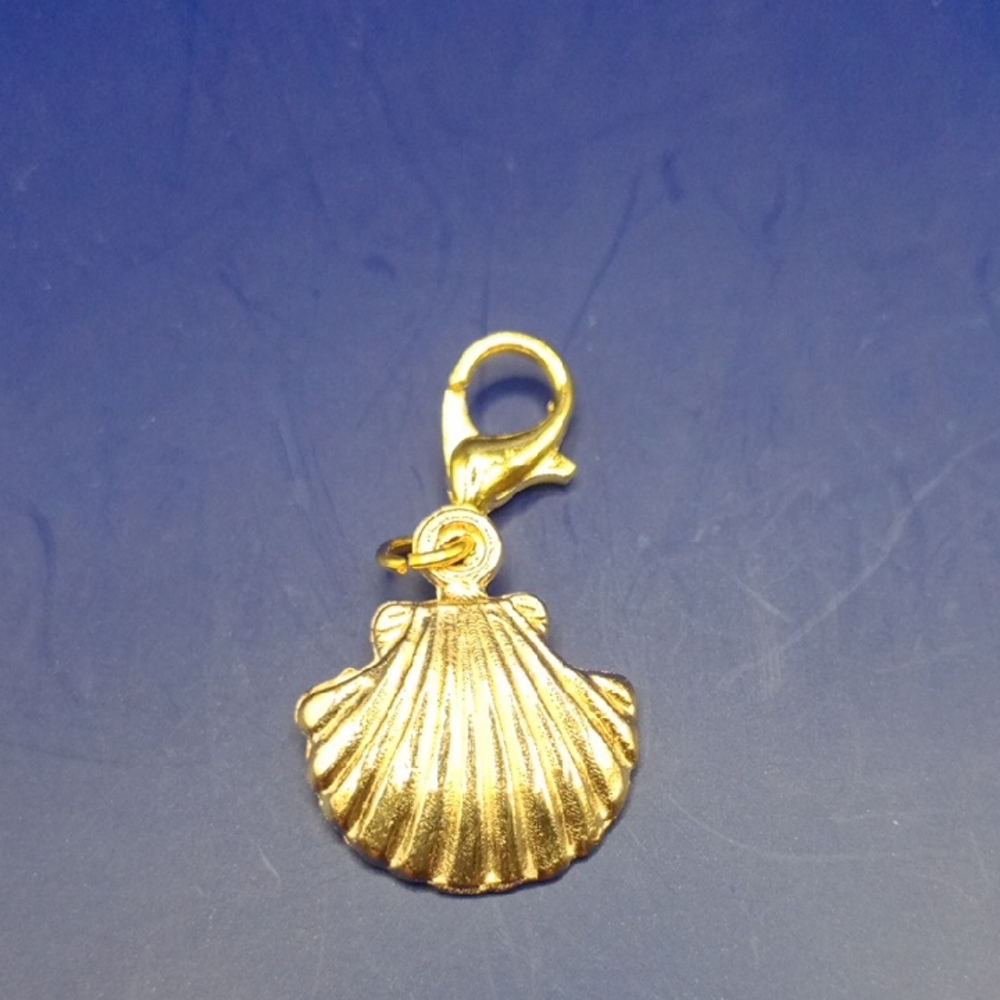 Gold Shell Charm Pendant Necklace Accent - Gold